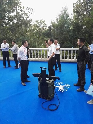 云南省公安廳胡副廳長(zhǎng)對(duì)靈信科技無人機(jī)干擾器提出寶貴意見