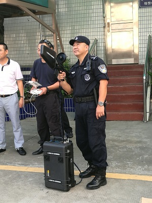 深圳市南山公安分局領(lǐng)導(dǎo)親自實測無人機(jī)干擾器產(chǎn)品